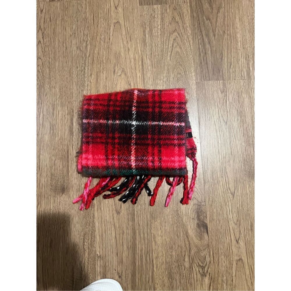 Victoria's Secret Hat and Scarf Set
 Scarf and Beanie set Women's - Picture 2 of 5